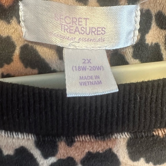 Secret Treasures Leopard Print Sweater And Pant Set Size 2XL - Picture 2 of 10